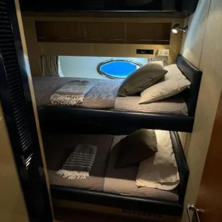 Yacht Sherte *