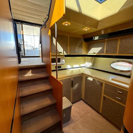 Yacht Sherte Botel Barcelona