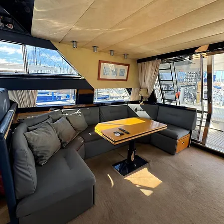 Yacht Sherte Botel Barcelona