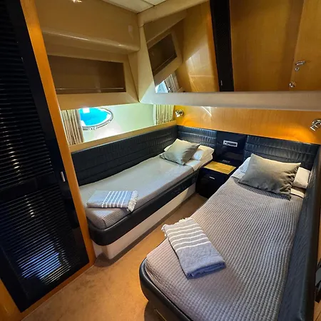 Yacht Sherte *