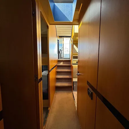 보트호텔 Yacht Sherte