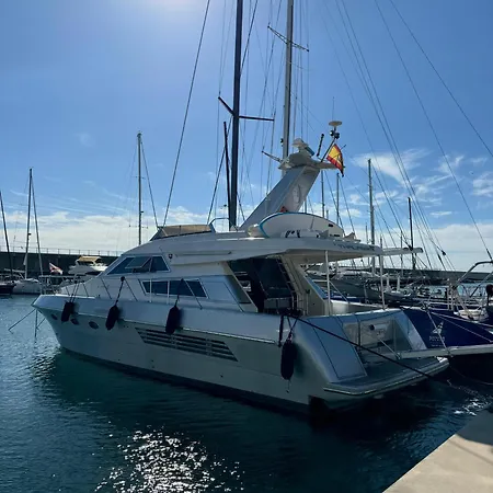 Yacht Sherte 보트호텔 *