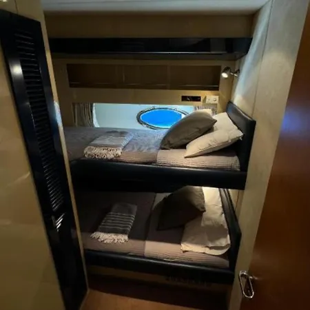 Yacht Sherte Barcelone