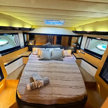 Botel Yacht Sherte Barcelona