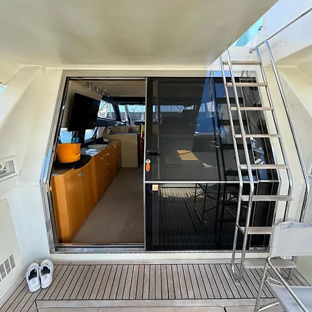 Yacht Sherte Barcelone